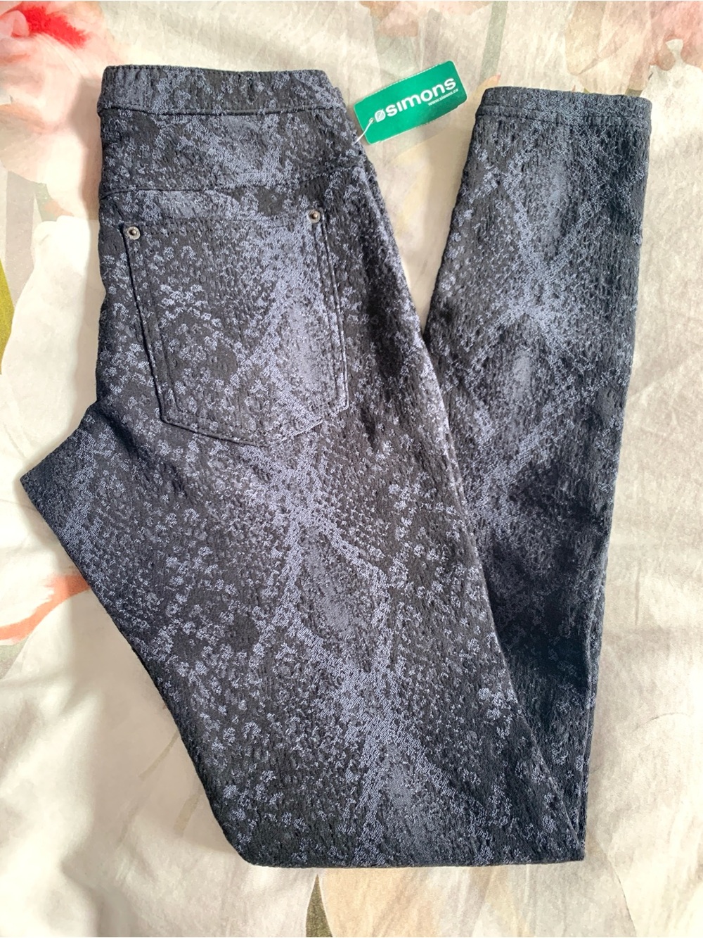 HUE Black and Gray Snake-Print Jean-Look Leggings
